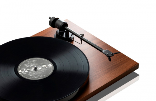 Pro-Ject E1 BT Walnut + OM5e