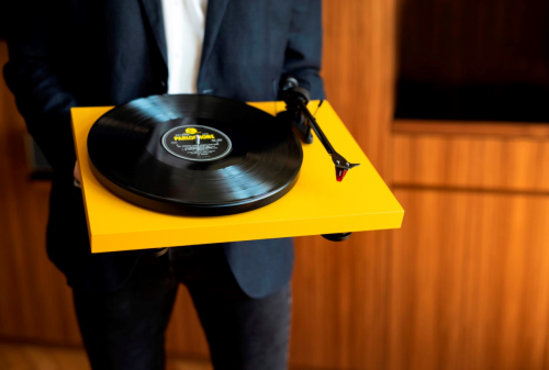 Pro-ject Debut Carbon Evo + 2MRed - Satin Golden Yellow