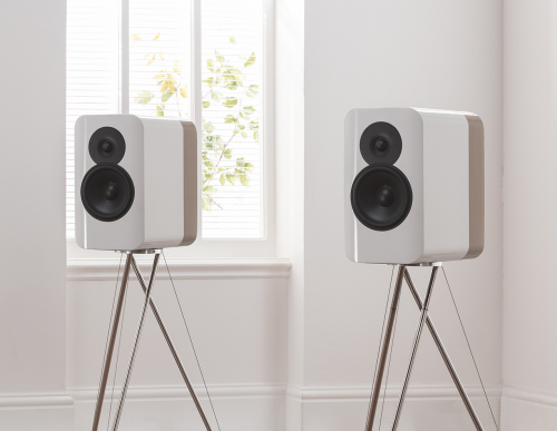 Q Acoustics Q Concept 300 repro regál/bílá/světlý dub + stojan