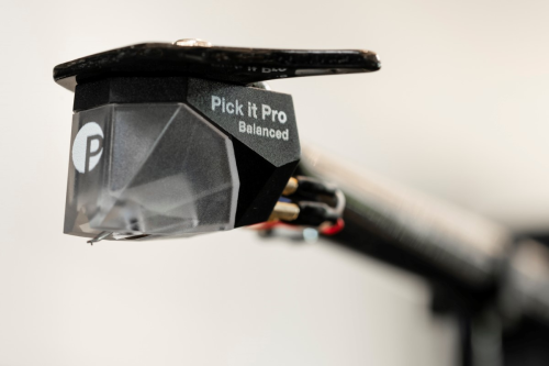 Pro-Ject X1 B s přenoskou Pick It PRO Balanced - piano bílá