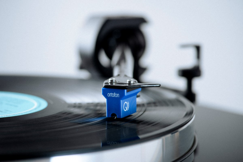 Pro-Ject X8 Evolution SP High Gloss Black + Ortofon Quintet Blue