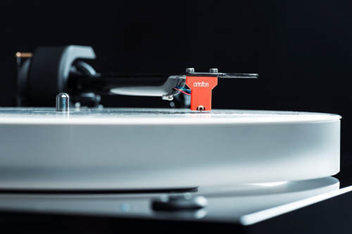 Pro-Ject X2 B Piano black + Ortofon Quintet RED